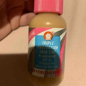 First Aid Beauty Triple Protection Skin Tint Light